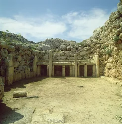 Megalithische Tempelanlage, ca. 30000-25000 v. Chr.